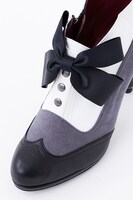 セバスチャン・ミカエリスの執事服をイメージしたブーティ。(c)枢やな/スクウェアエニックス・黒執事 Project・MBS