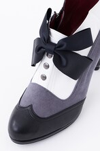 セバスチャン・ミカエリスの執事服をイメージしたブーティ。(c)枢やな/スクウェアエニックス・黒執事 Project・MBS