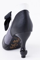 セバスチャン・ミカエリスの執事服をイメージしたブーティ。(c)枢やな/スクウェアエニックス・黒執事 Project・MBS