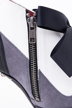 セバスチャン・ミカエリスの執事服をイメージしたブーティ。(c)枢やな/スクウェアエニックス・黒執事 Project・MBS