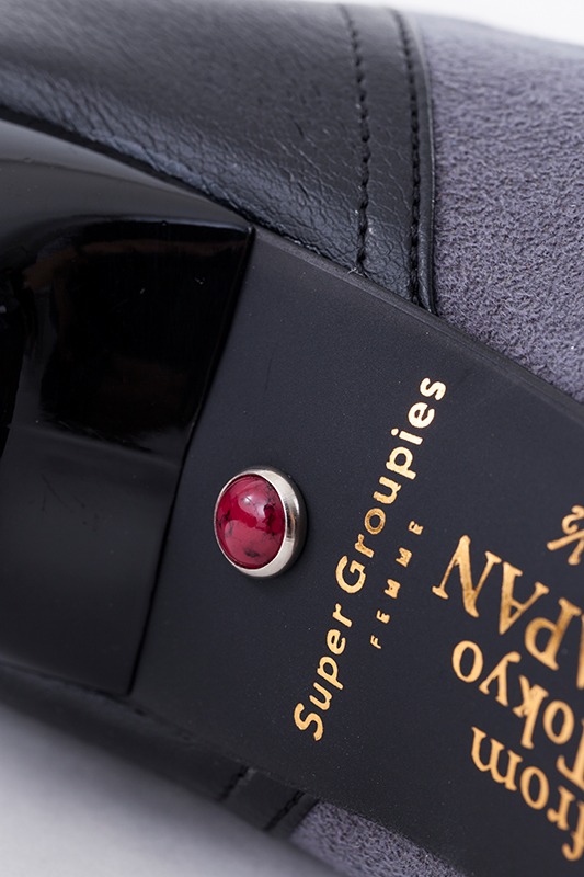 セバスチャン・ミカエリスの執事服をイメージしたブーティ。(c)枢やな/スクウェアエニックス・黒執事 Project・MBS