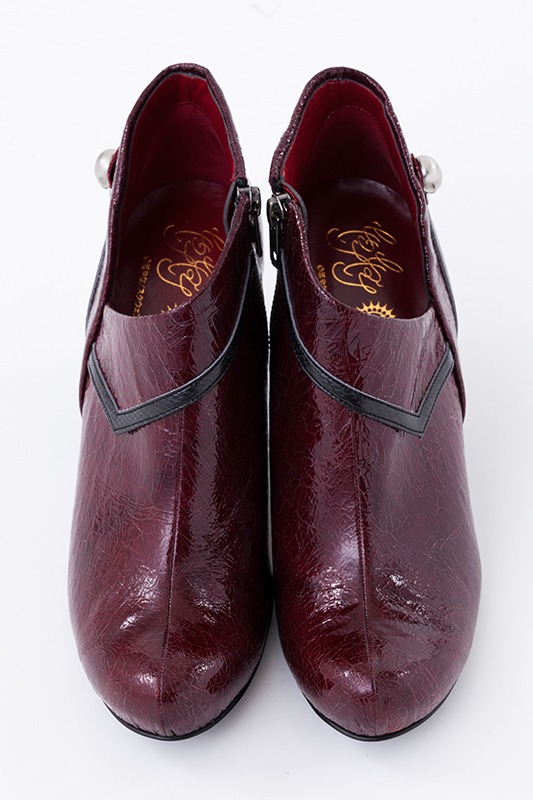 グレル・サトクリフが着用しているジャケットをイメージしてデザインされたブーティ。(c)枢やな/スクウェアエニックス・黒執事 Project・MBS