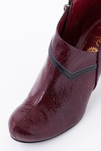 グレル・サトクリフが着用しているジャケットをイメージしてデザインされたブーティ。(c)枢やな/スクウェアエニックス・黒執事 Project・MBS
