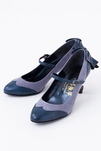 シエル・ファントムハイヴの衣装をモチーフにデザインされたパンプス。(c)枢やな/スクウェアエニックス・黒執事 Project・MBS