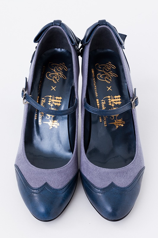 シエル・ファントムハイヴの衣装をモチーフにデザインされたパンプス。(c)枢やな/スクウェアエニックス・黒執事 Project・MBS