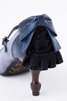 シエル・ファントムハイヴの衣装をモチーフにデザインされたパンプス。(c)枢やな/スクウェアエニックス・黒執事 Project・MBS