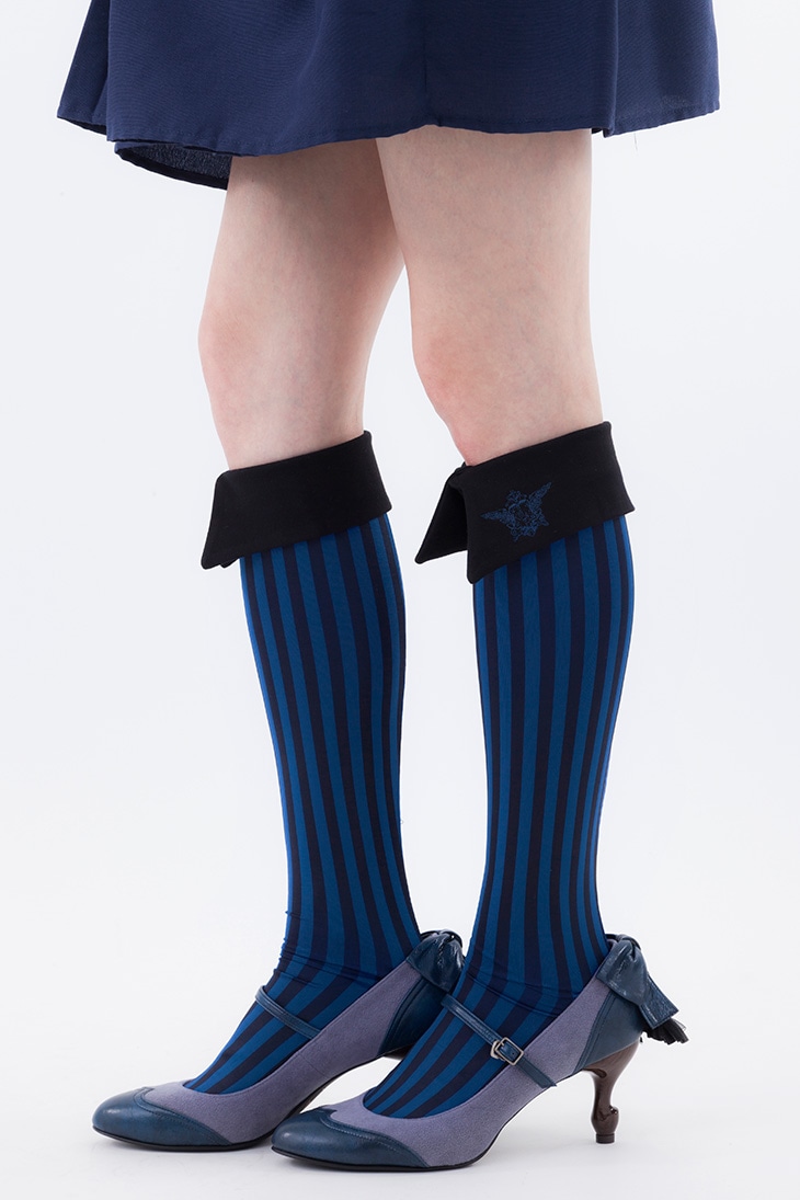 シエルモデルの靴下とパンプスの着用例。(c)枢やな/スクウェアエニックス・黒執事 Project・MBS