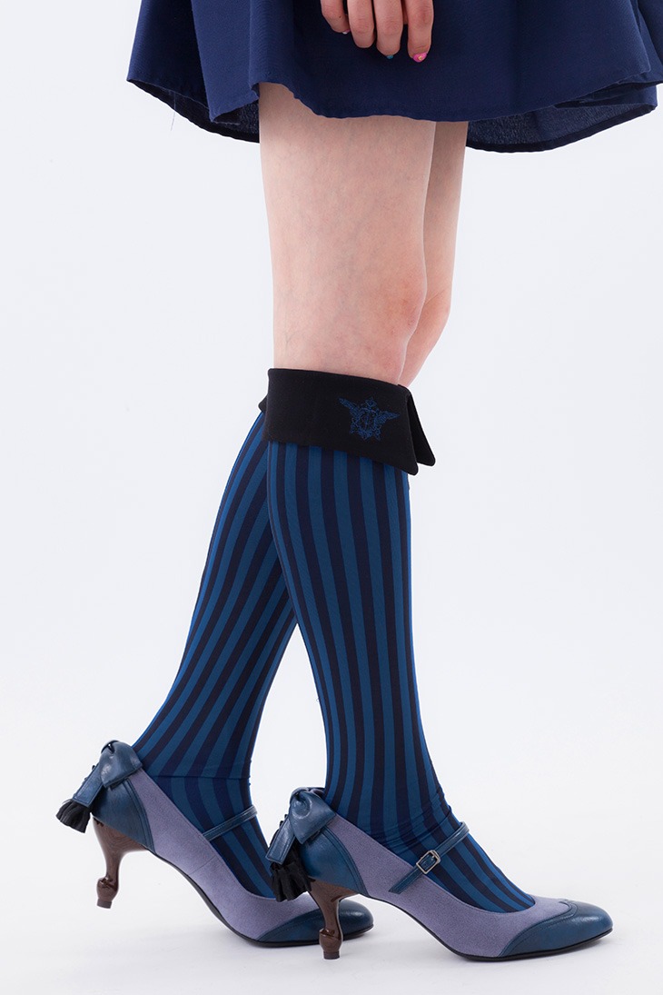 シエルモデルの靴下とパンプスの着用例。(c)枢やな/スクウェアエニックス・黒執事 Project・MBS