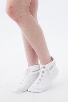 セバスチャンをイメージしたショート ソックス。カトラリー柄の刺繍入り。(c)枢やな/スクウェアエニックス・黒執事 Project・MBS