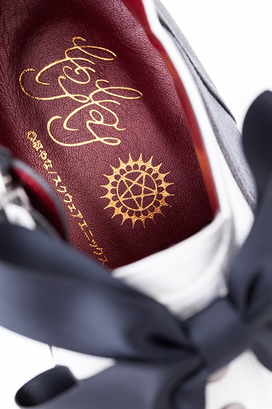 グレル・サトクリフが着用しているジャケットをイメージしてデザインされたブーティ。(c)枢やな/スクウェアエニックス・黒執事 Project・MBS