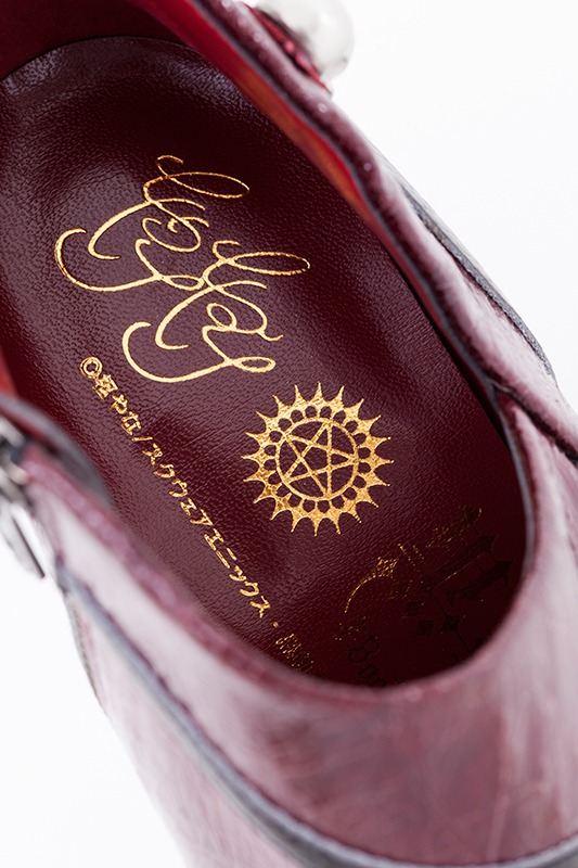 グレル・サトクリフが着用しているジャケットをイメージしてデザインされたブーティ。(c)枢やな/スクウェアエニックス・黒執事 Project・MBS