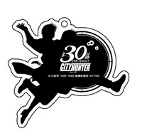 アニメガ限定の30周年キーホルダー裏面。(c)北条司/NSP 1985,版権許諾証 AK-705