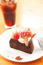 サンデーブランチで食べられる「100tハンマーケーキ」。(c)北条司/NSP 1985,版権許諾証 AK-705