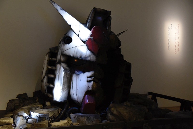 「機動戦士ガンダム展 THE ART OF GUNDAM」に展示される「ガンダムヘッド」。