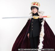 渋谷有利役の聖也が剣を構えた様子。