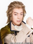 アーダルベルト役の下村尊則。