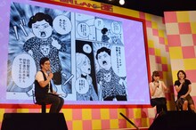 「オンナミチ」トークショーの様子。原作者の北沢バンビと司会の白石稔に、原作の好きなシーンについて話す片瀬那奈。