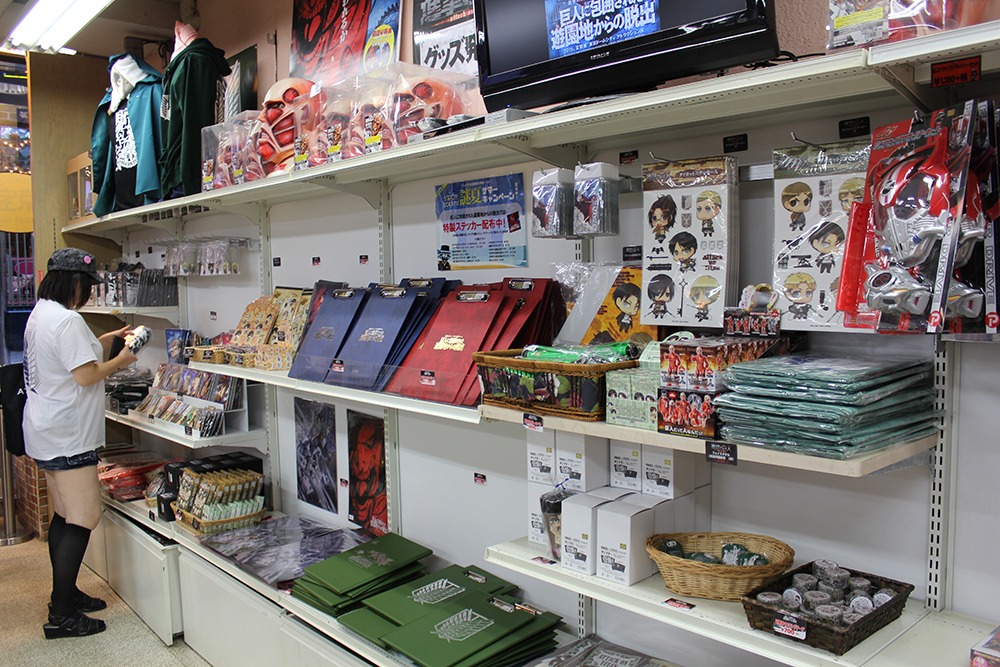 コラボグッズ販売コーナーの様子。