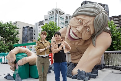 写真左より井上麻里奈、井上裕介（NON STYLE）。