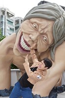 「破壊の巨人」に怯える井上裕介。