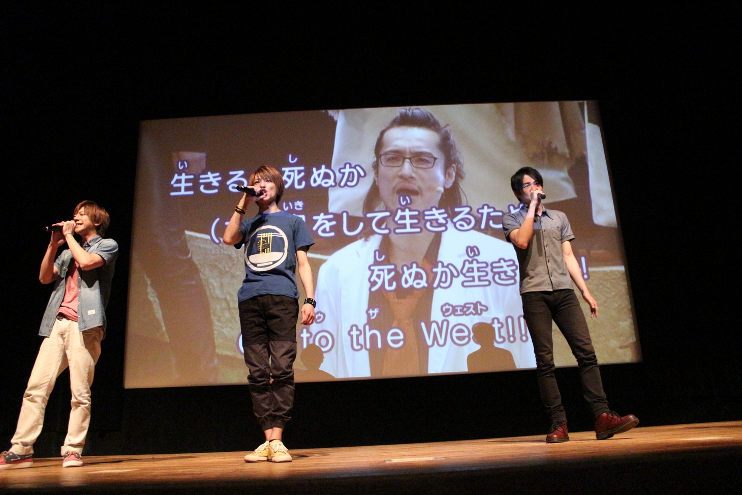 「最遊記歌劇伝 －Burial－」DVD発売イベントより、「Go to the West」を歌うキャスト陣。 撮影：正田綾香（CLIE）(c)峰倉かずや・一迅社／最遊記歌劇伝旅社2015