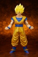 「ギガンティックシリーズ ドラゴンボールZ『孫悟空（スーパーサイヤ人限定Ver.）』」(c)バードスタジオ/集英社・フジテレビ・東映アニメーション