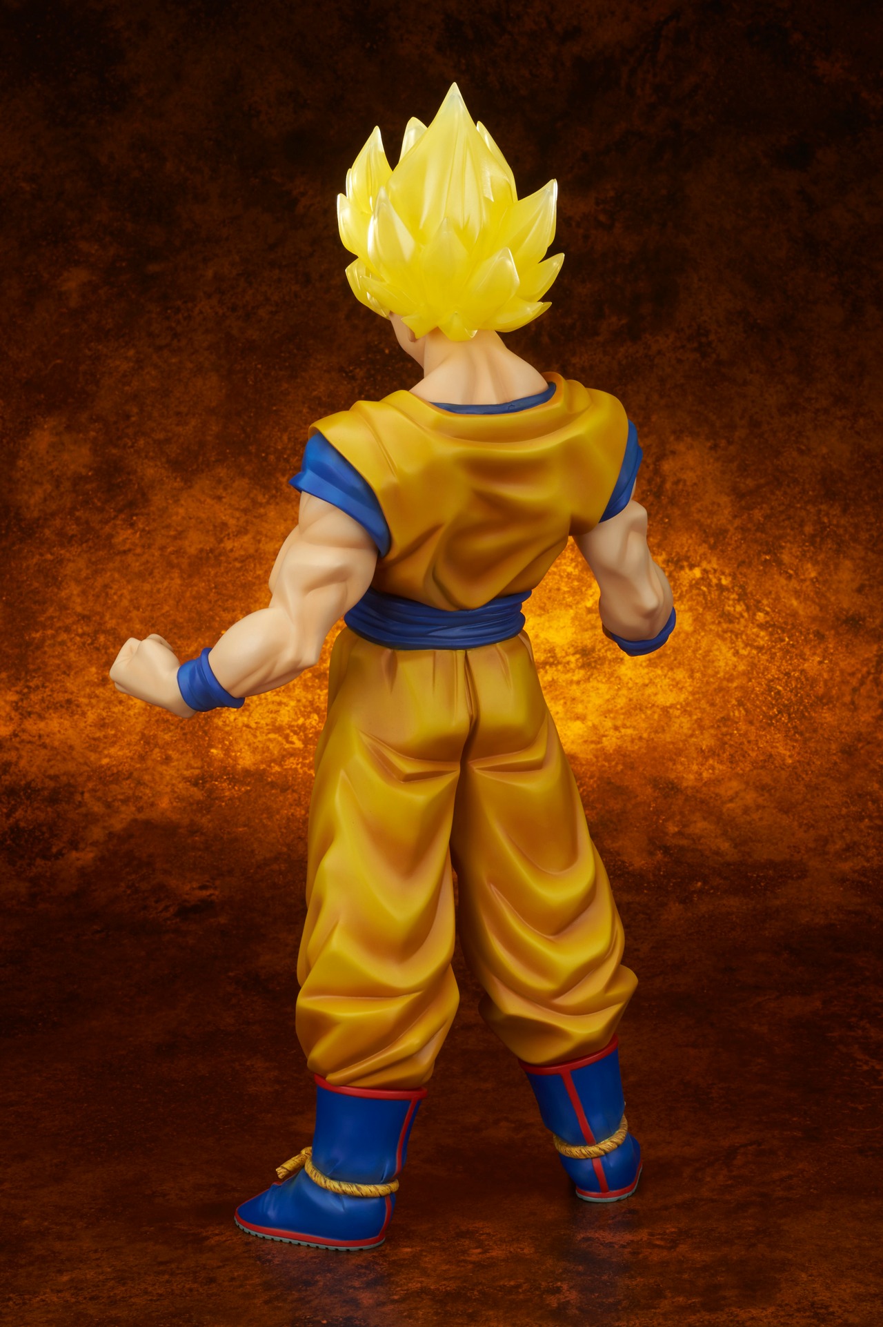 「ギガンティックシリーズ ドラゴンボールZ『孫悟空（スーパーサイヤ人限定Ver.）』」(c)バードスタジオ/集英社・フジテレビ・東映アニメーション