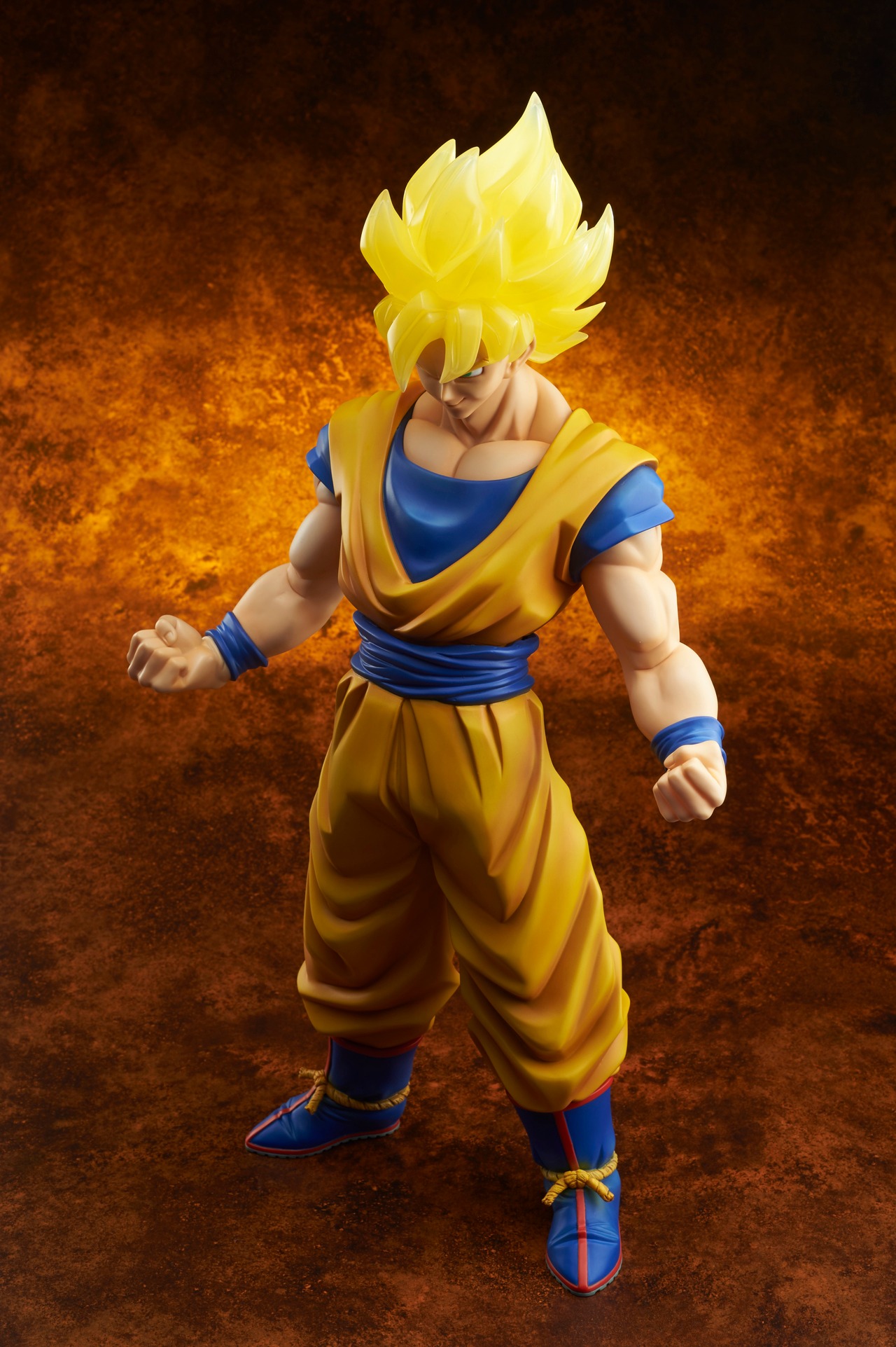「ギガンティックシリーズ ドラゴンボールZ『孫悟空（スーパーサイヤ人限定Ver.）』」(c)バードスタジオ/集英社・フジテレビ・東映アニメーション