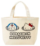 「DORAEMON × HELLO KITTY」のランチバッグ。￼百貨店内の期間限定ショップでのみ取り扱われる。(c)Fujiko-Pro (c)1976, 2015 SANRIO CO.,LTD.
