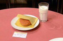 「湯神くんには友達がいない 湯神くんの“ぼっち”カレーパン」(c)佐倉準／小学館