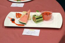 「マギ アラジンがかぶりつきたい！西瓜プレート」(c)大高忍／小学館