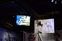 「少年サンデーカフェ」の様子。店内ではサンデー作品のアニメが上映されている。