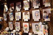 「少年サンデーカフェ」の様子。店内にはサンデー作家の直筆のイラストが展示されている。