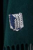 「調査兵団ストール」の刺繍。(c)諫山創・講談社／「進撃の巨人」製作委員会