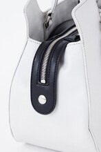 「金木研モデルハンドバッグ ハンドバッグ 東京喰種」 (c)石田スイ/集英社・東京喰種製作委員会