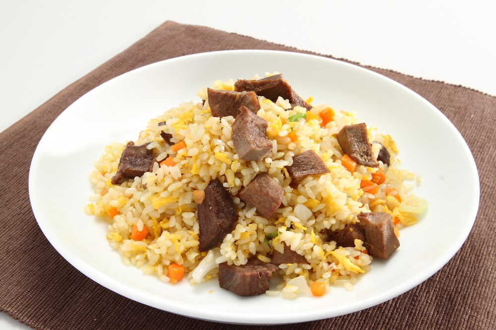 ちょもらんま酒場の「牛タンチャーハン」。