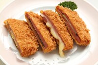 銀座ライオンの「ごちそうハムカツ」。