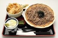 そじ坊の「とんてん丼（そばセット）」。