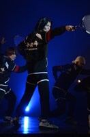 健人演じる伊武深司。