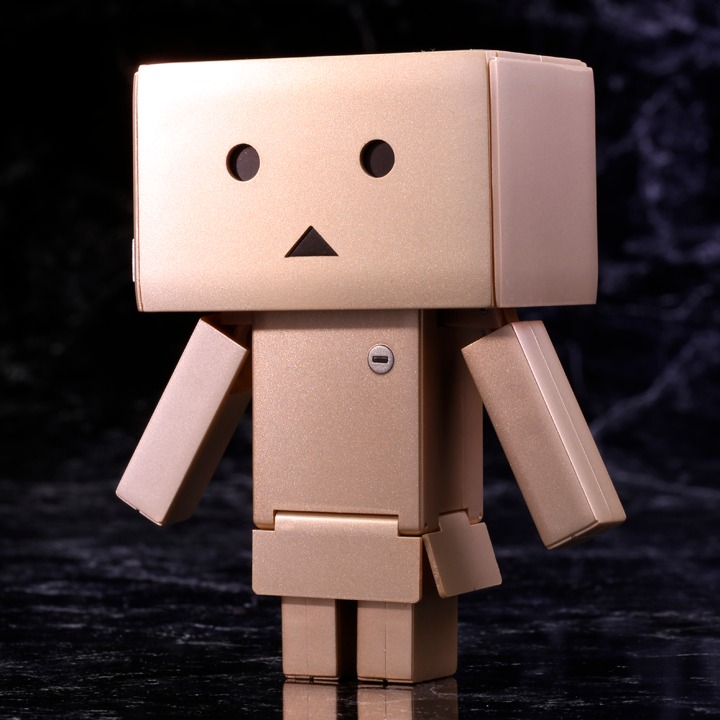 「完全変形ダンボー Gold Ver.」(c)KIYOHIKO AZUMA/YOTUBA SUTAZIO