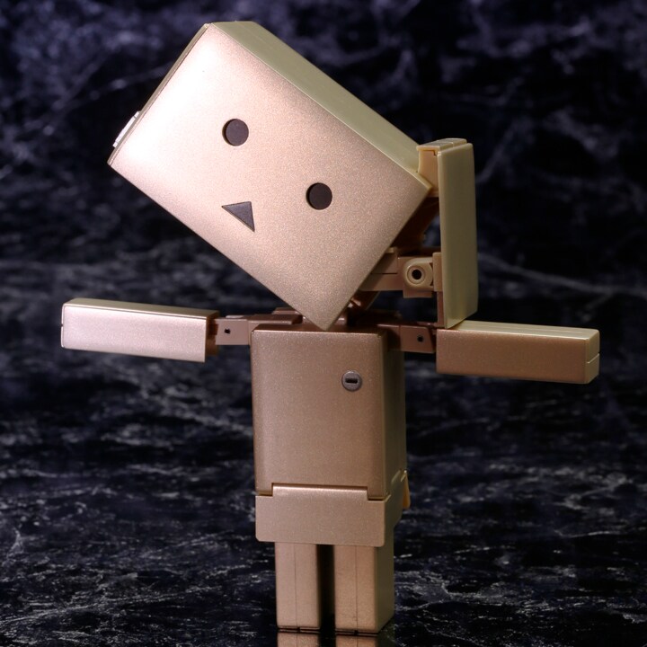 「完全変形ダンボー」に高級感溢れる限定カラーのGold Ver.登場