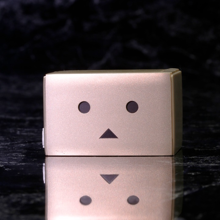 「完全変形ダンボー Gold Ver.」(c)KIYOHIKO AZUMA/YOTUBA SUTAZIO