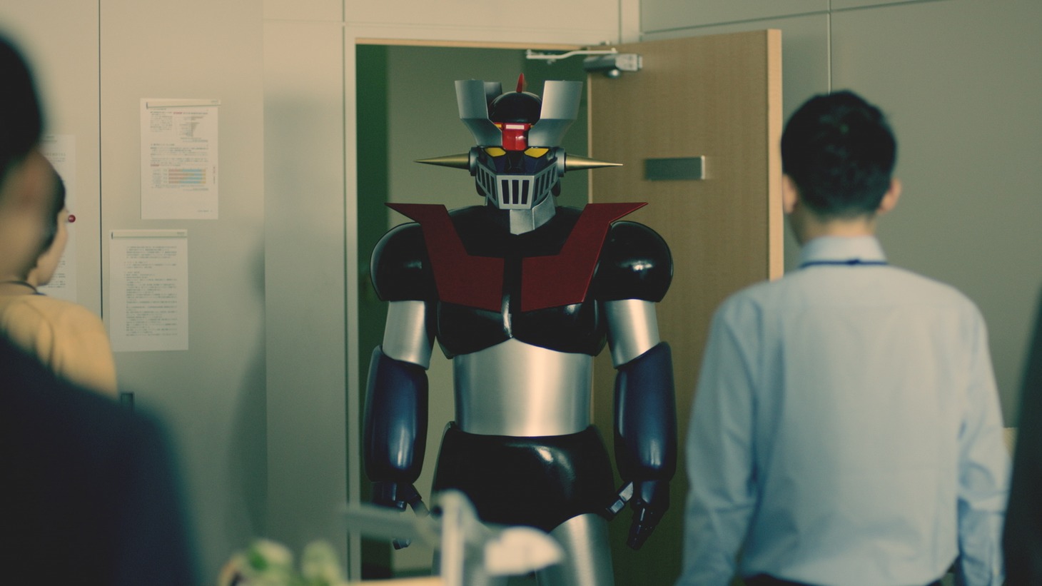 動画「「マジンガー課長　～ セカンドライフへ、マジンゴー！～」より。(c)GO NAGAI DYNAMIC PLANNING