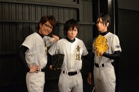 それぞれ演じるキャラクターをイメージした表情を見せるキャストたち。