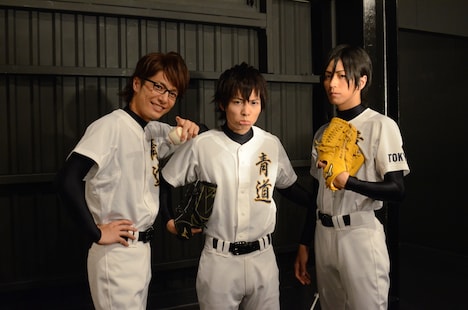 それぞれ演じるキャラクターをイメージした表情を見せるキャストたち。