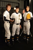 写真左より御幸一也役の和田琢磨、沢村栄純役の小澤廉、降谷暁役の廣瀬智紀。