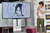 自分の動画を見るはじめしゃちょー。