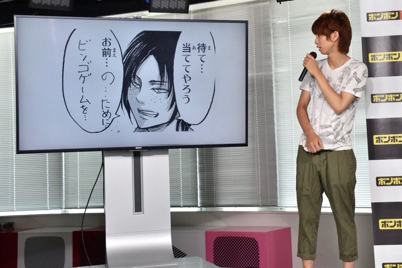 自分の動画を見るはじめしゃちょー。