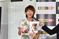 「はじめしゃちょー PhotoBook」は8月28日に発売される。