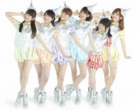 ライブを行うi☆Ris。